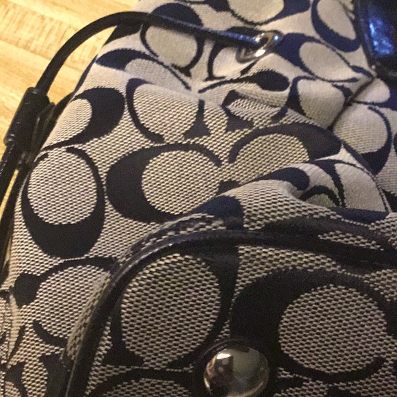 Coach Signature Bag - Picture 9 of 9